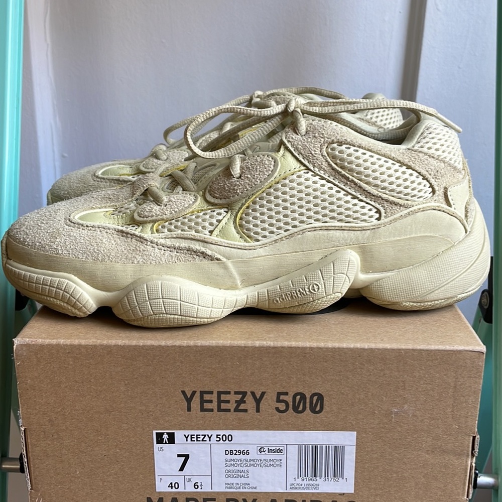 Yeezy 500 - Picture 3 of 6